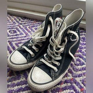 Embroidered Hearts Converse<3